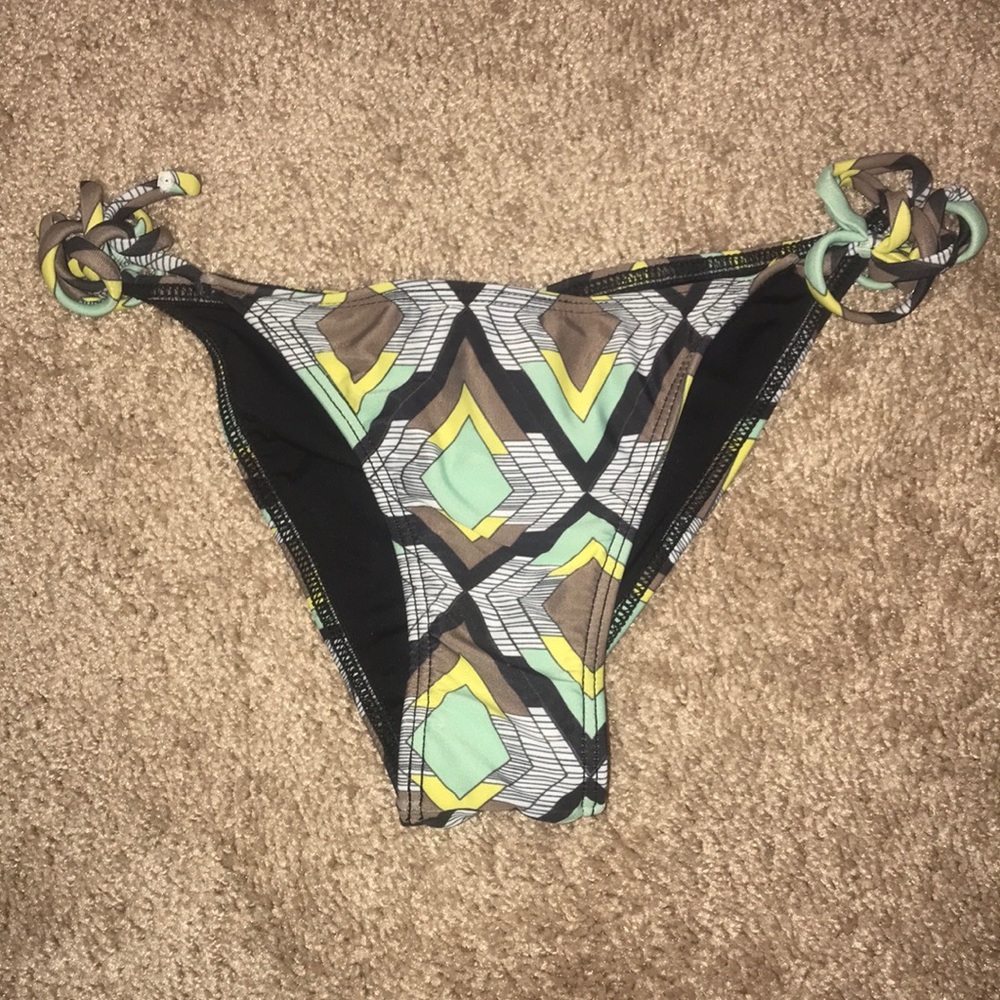 L space bikini bottoms